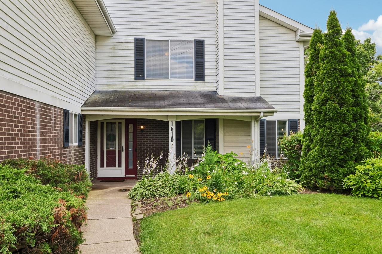 1610 Durham Ct. #C, Darien, IL 60561