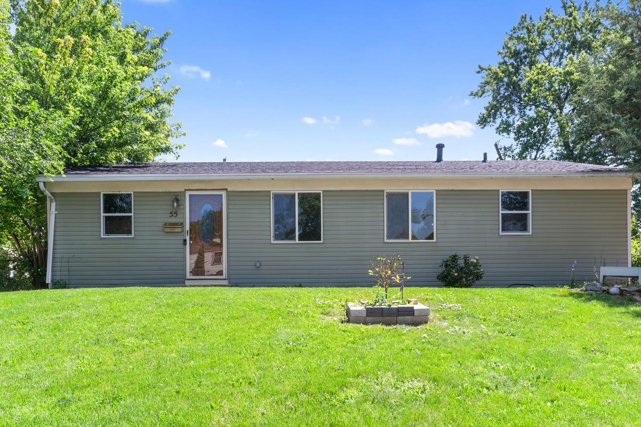 55 Alameda Dr., Carpentersville, IL 60110