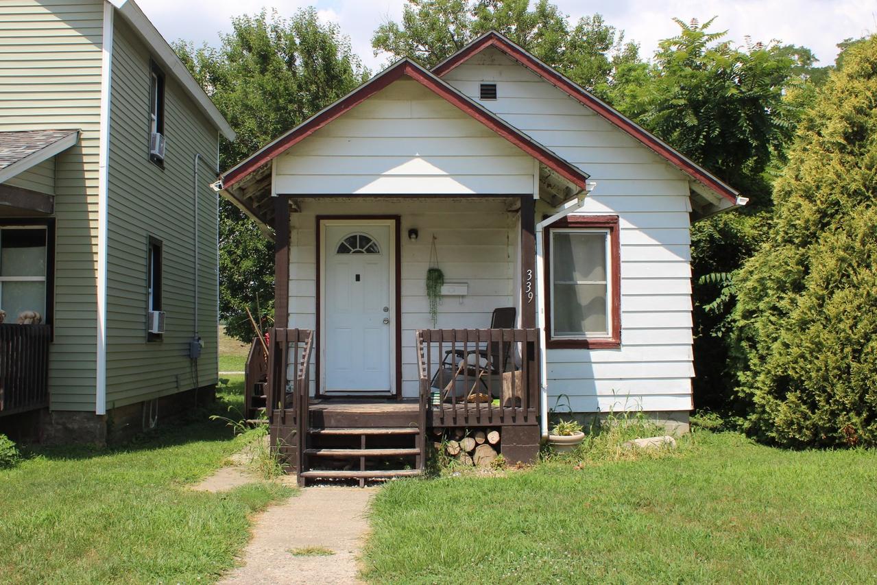 339 12th St., East Moline, IL 61244