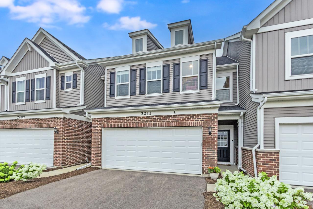 2211 Horseshoe Cir., Naperville, IL 60564