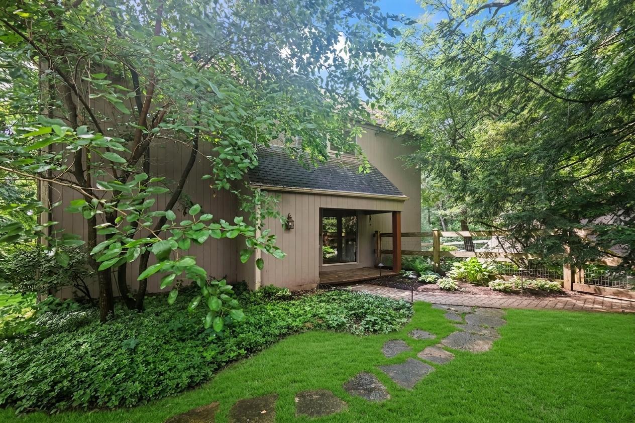 6N329 Fair Oaks Dr., St. Charles, IL 60175