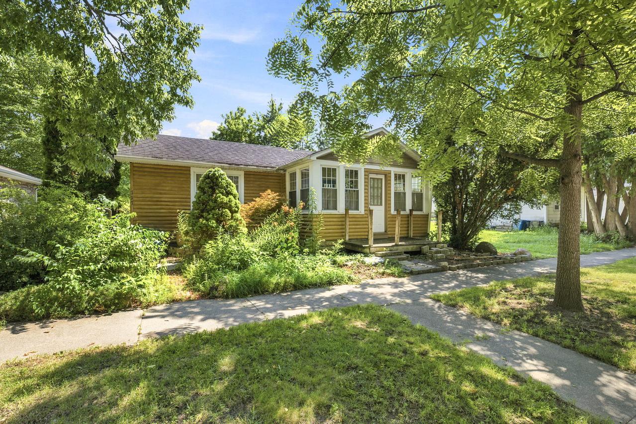 727 E Jackson St., Morris, IL 60450