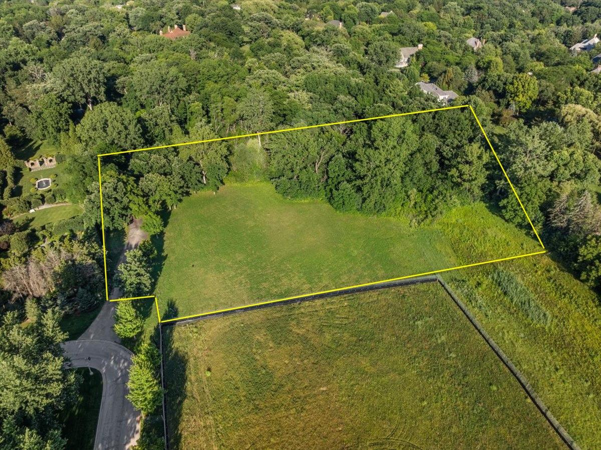 615 Whitehall Ln., Lake Forest, IL 60045
