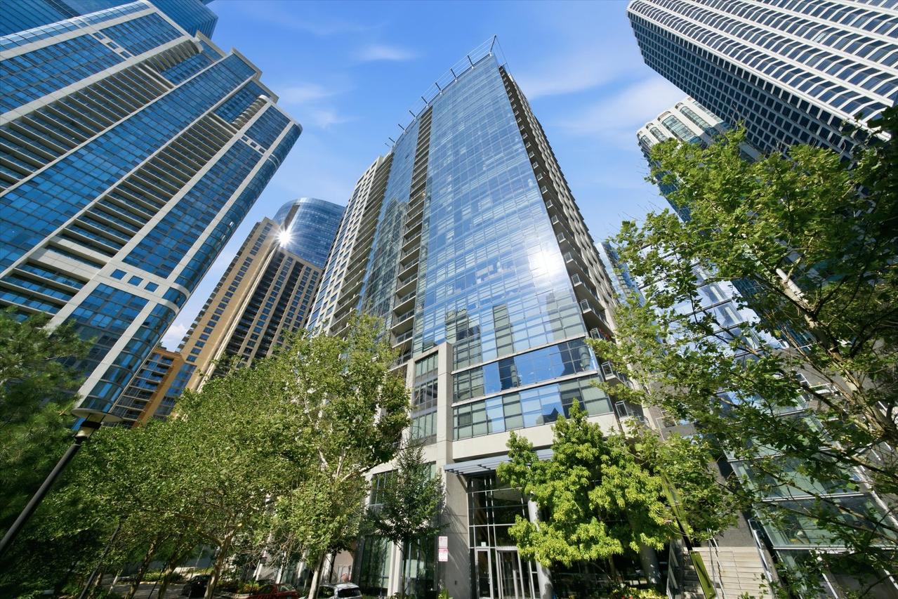 201 N Westshore Dr. #1708, Chicago, IL 60601