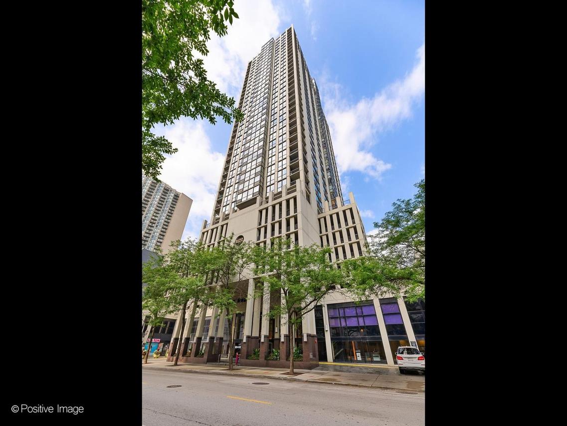 1122 N Clark St. #2302, Chicago, IL 60610