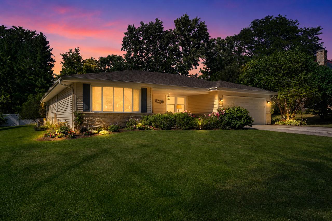 446 Hamilton Dr., Wheaton, IL 60189