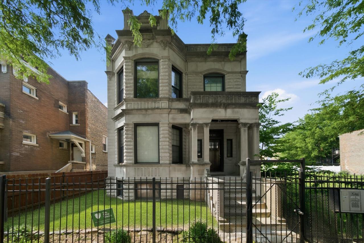 3825 W Adams St., Chicago, IL 60624