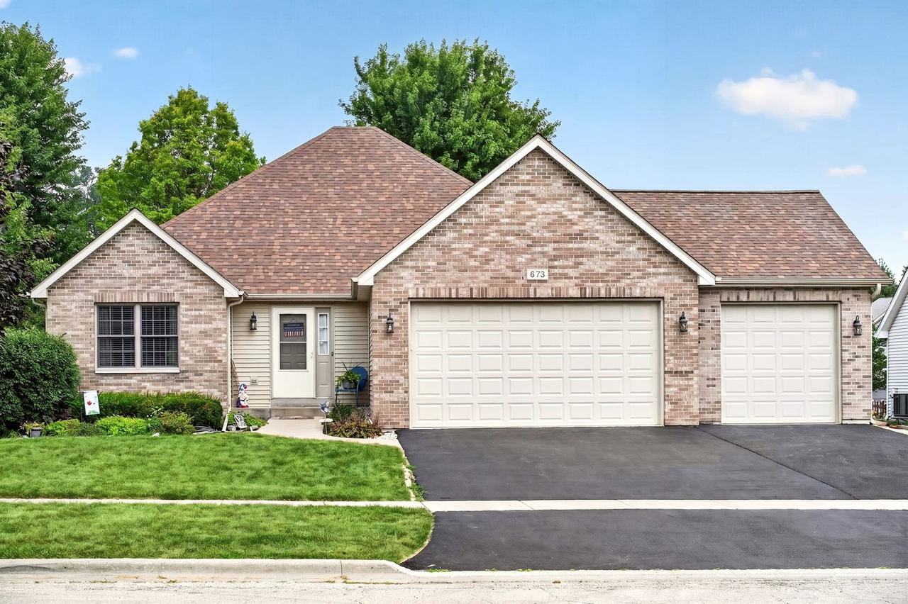 673 Bayfield Dr., Dekalb, IL 60115