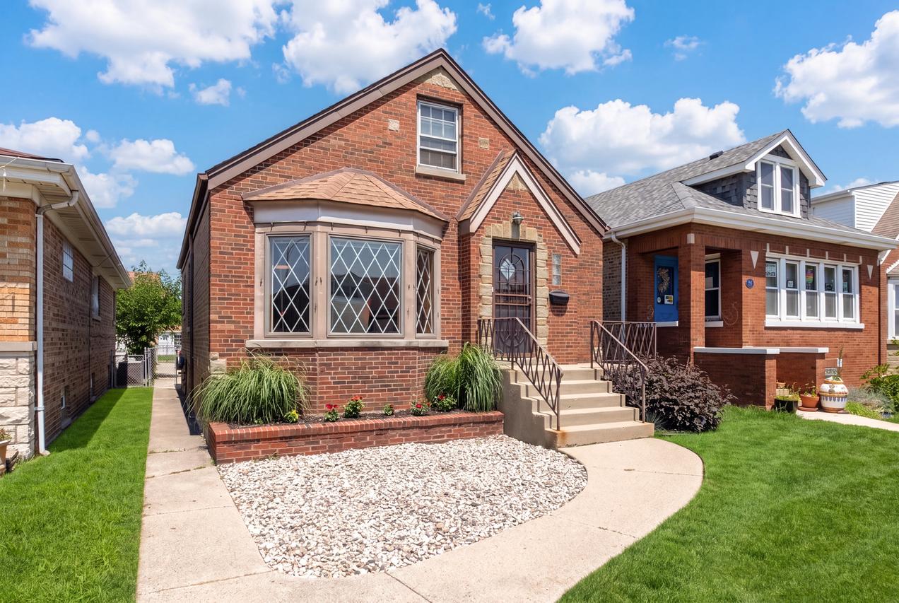 5950 W Foster Ave., Chicago, IL 60630