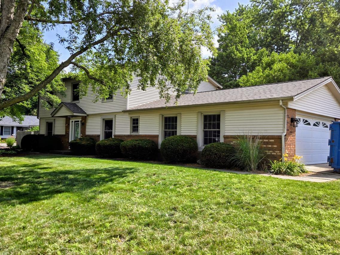 610 Dorset Cir., St. Joseph, IL 61873