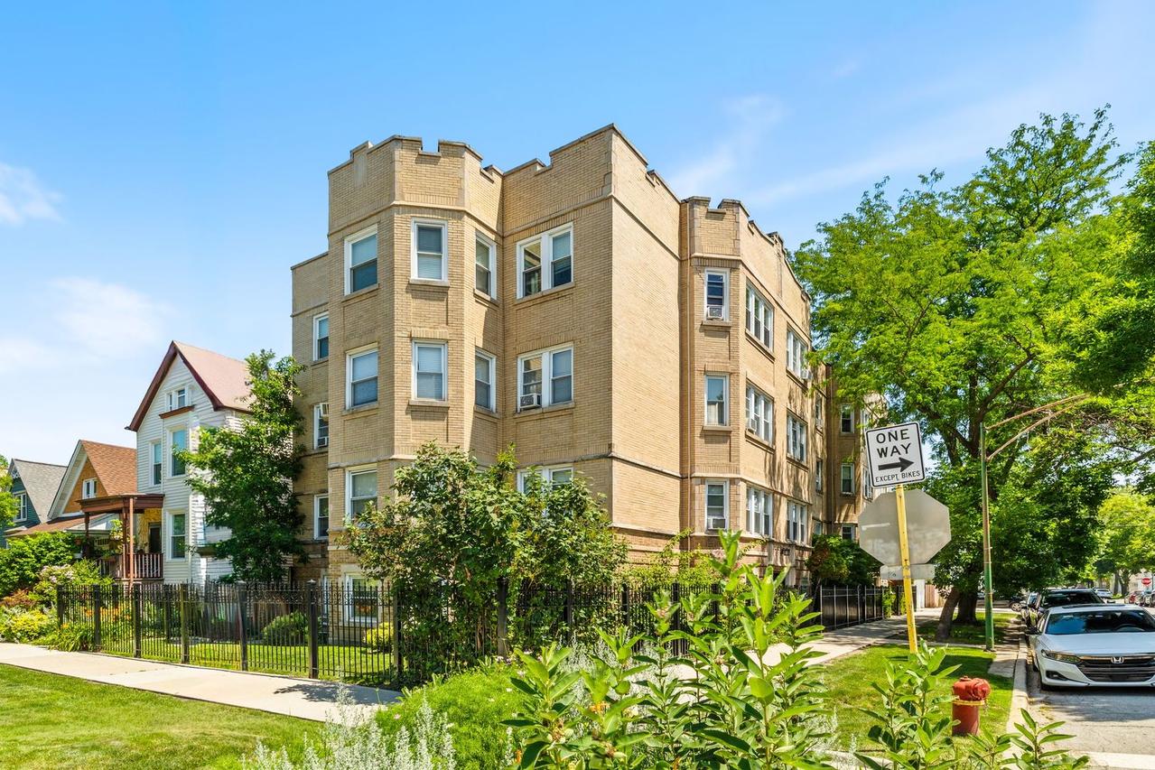 3548 W Belle Plaine Ave. #2, Chicago, IL 60618