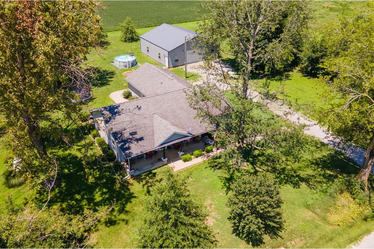 7701 Green Meadow Rd., Thompsonville, IL 62890