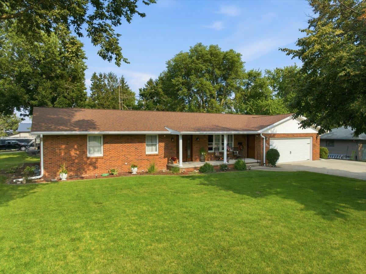 511 N Grove St., Colfax, IL 61728