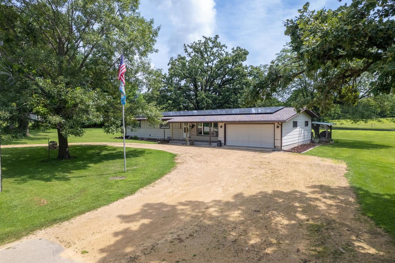 3365 N Blackhawk Rd., Byron, IL 61010