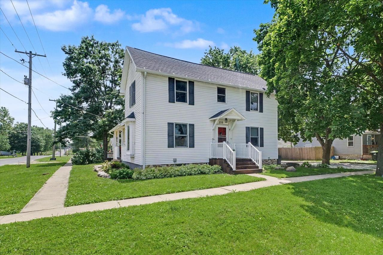 209 E Sangamon St., Fisher, IL 61843