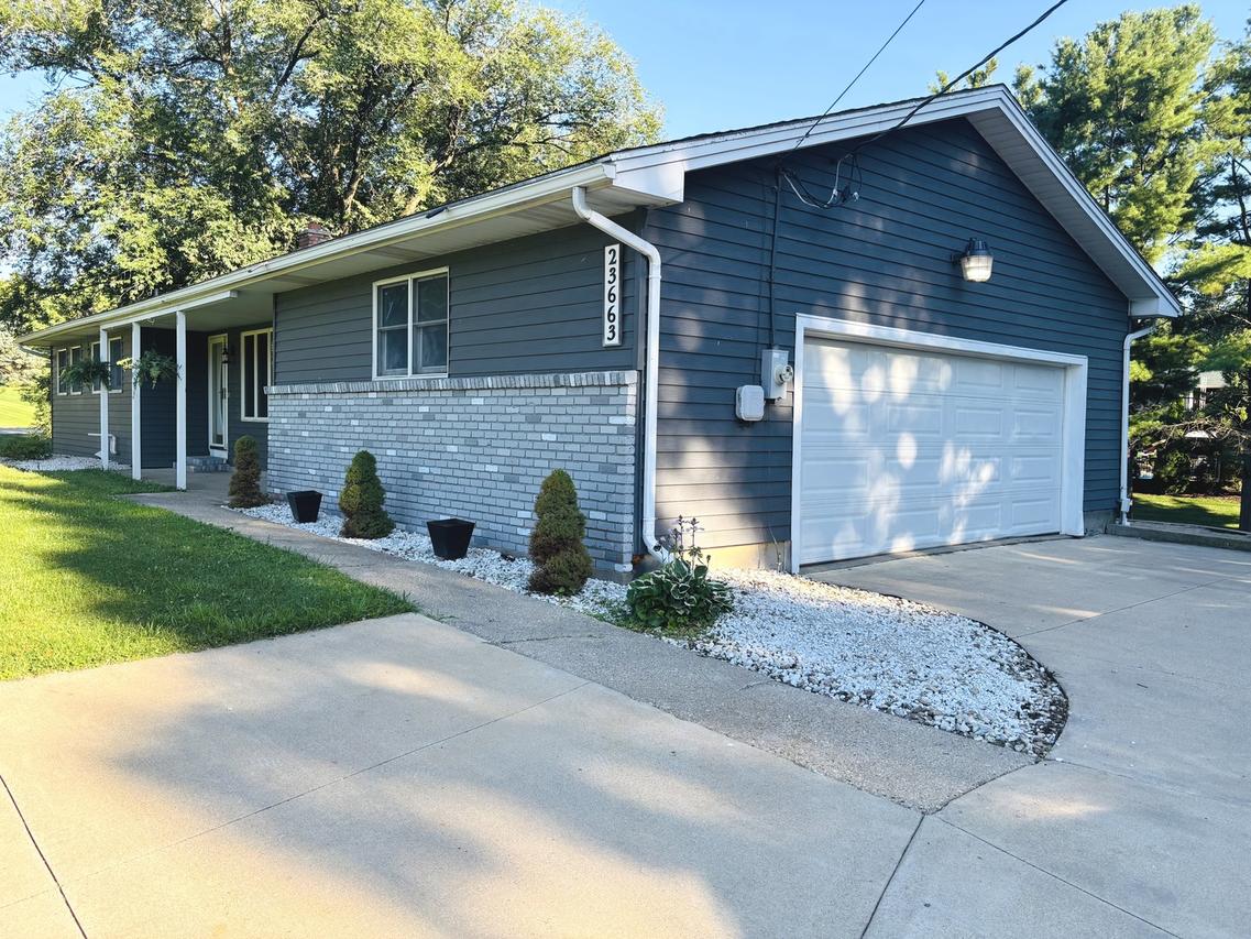 23663 Hazel Rd., Sterling, IL 61081