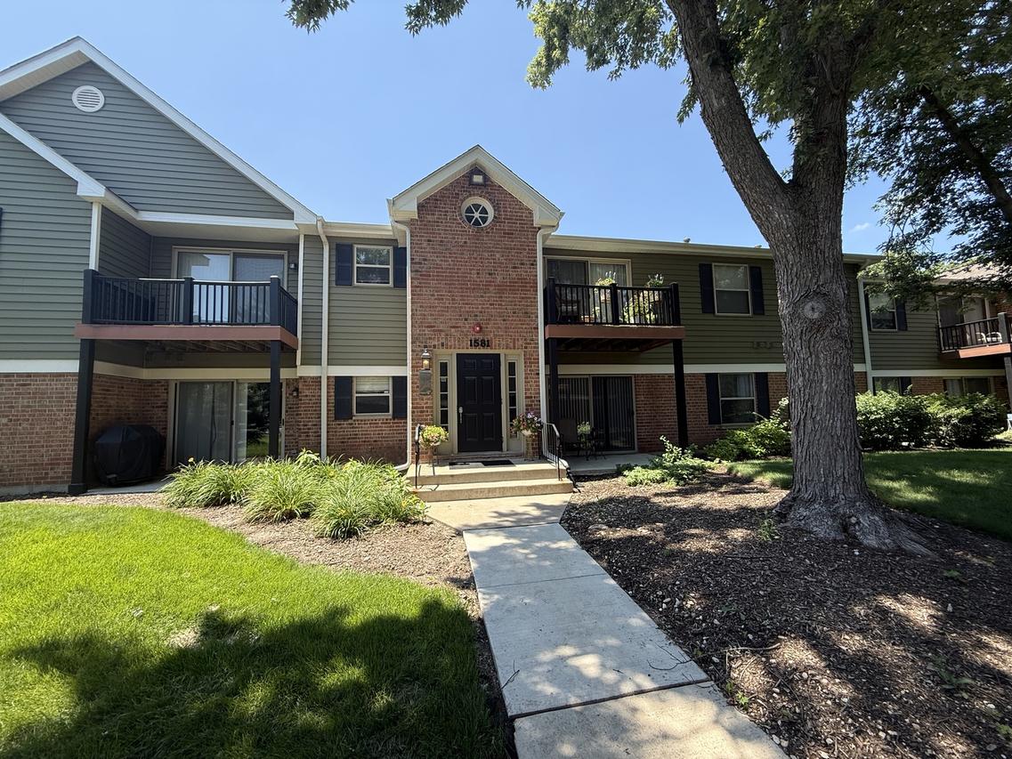 1581 Raymond Dr. #103, Naperville, IL 60563