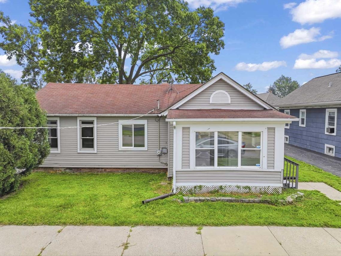 523 Batavia Ave., Aurora, IL 60506