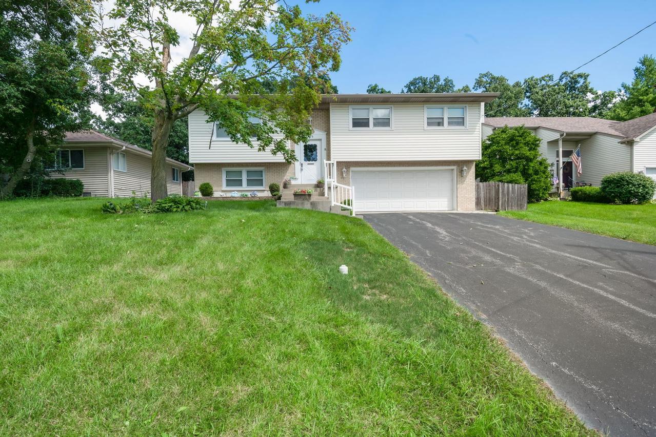 706 Greenbriar Ln., Lindenhurst, IL 60046