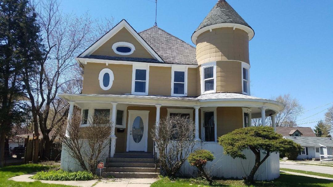 472 N Spring St., Elgin, IL 60120