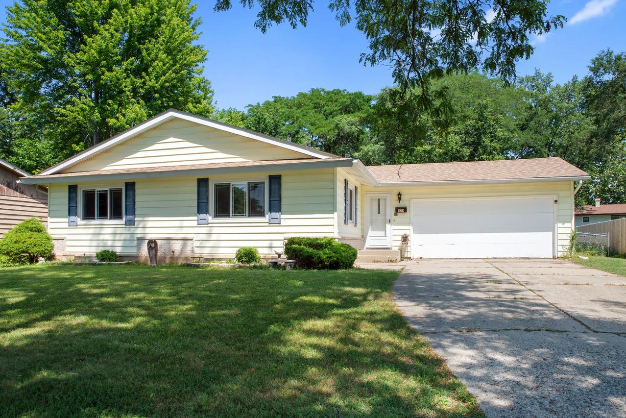 873 Yorkshire Ln., Crystal Lake, IL 60014