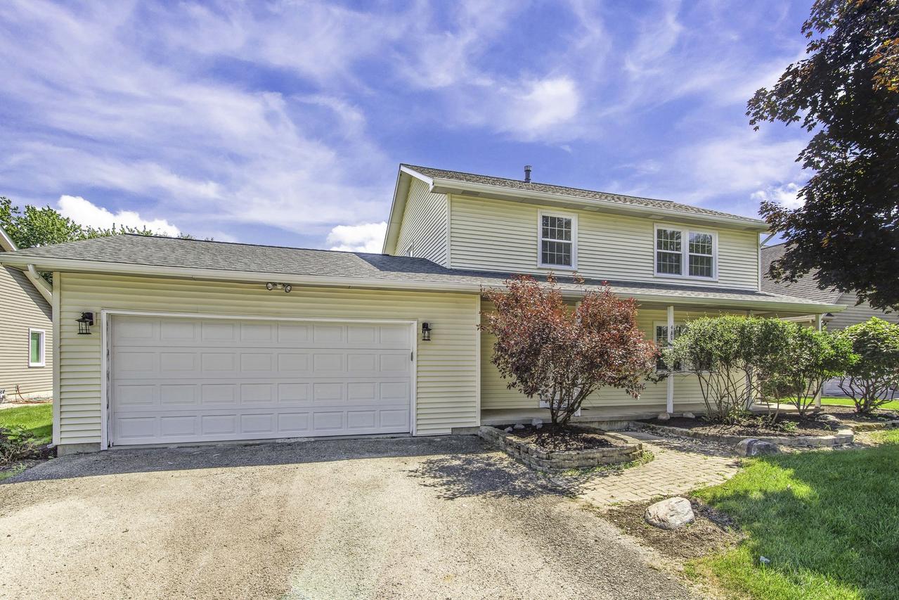 481 Lasalle Dr., Lake Holiday, IL 60552
