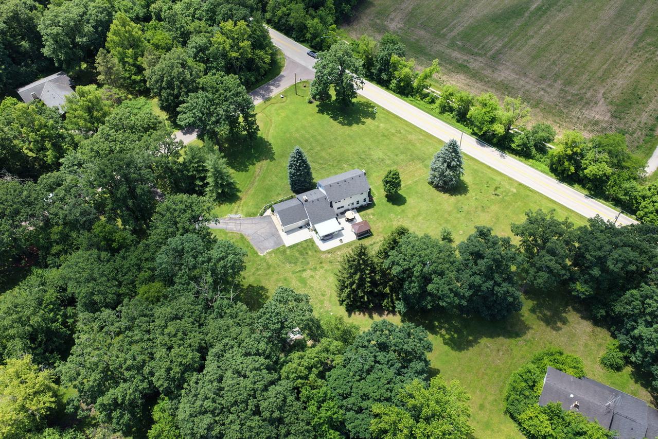 37W384 Ronsu Ln., St. Charles, IL 60175