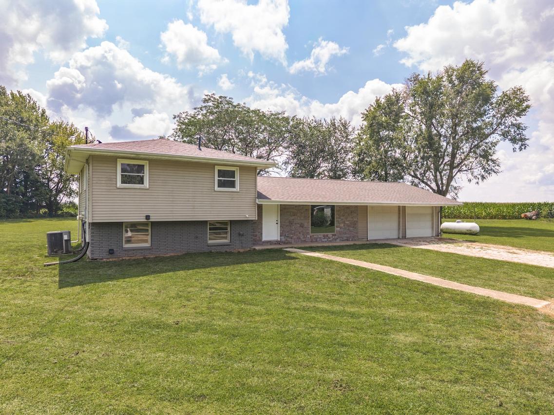 15795 E 2550 North Rd., Hudson, IL 61748