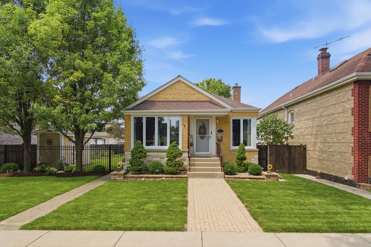 5422 S Sayre Ave., Chicago, IL 60638
