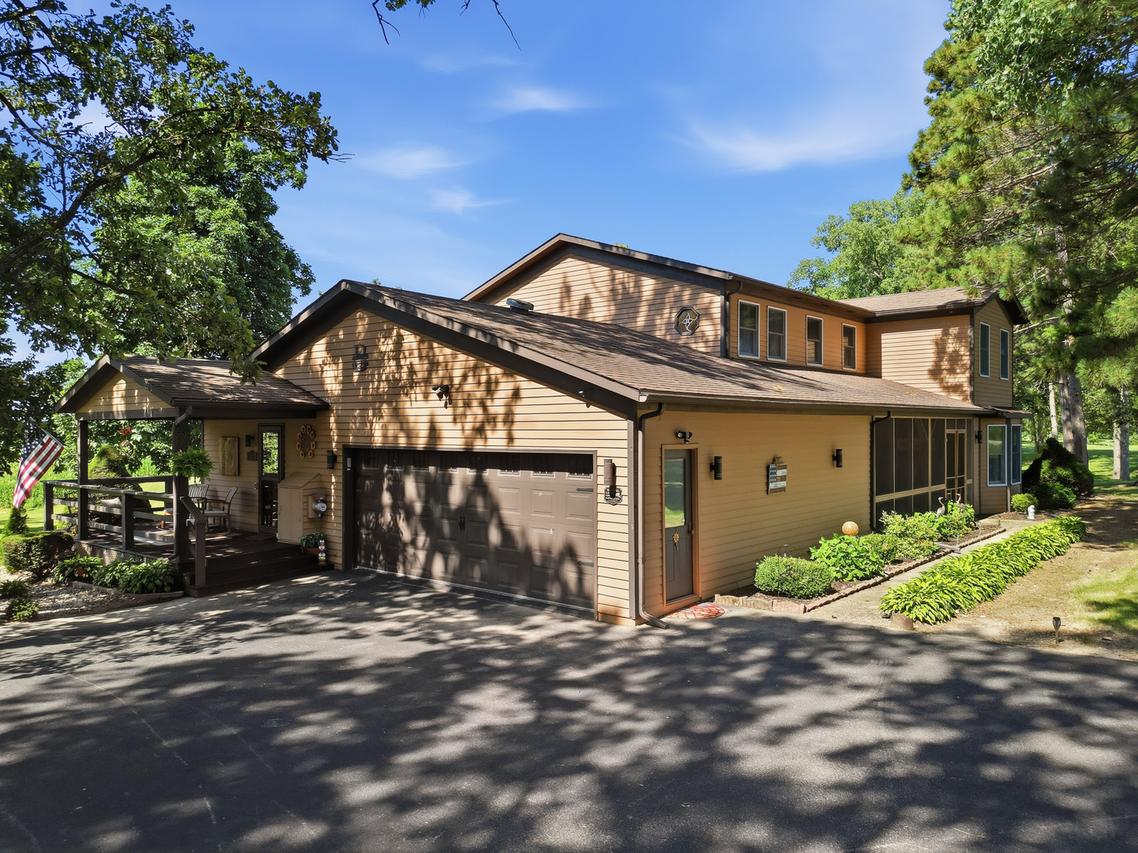 8178 Oakville Rd., Mt. Carroll, IL 61053