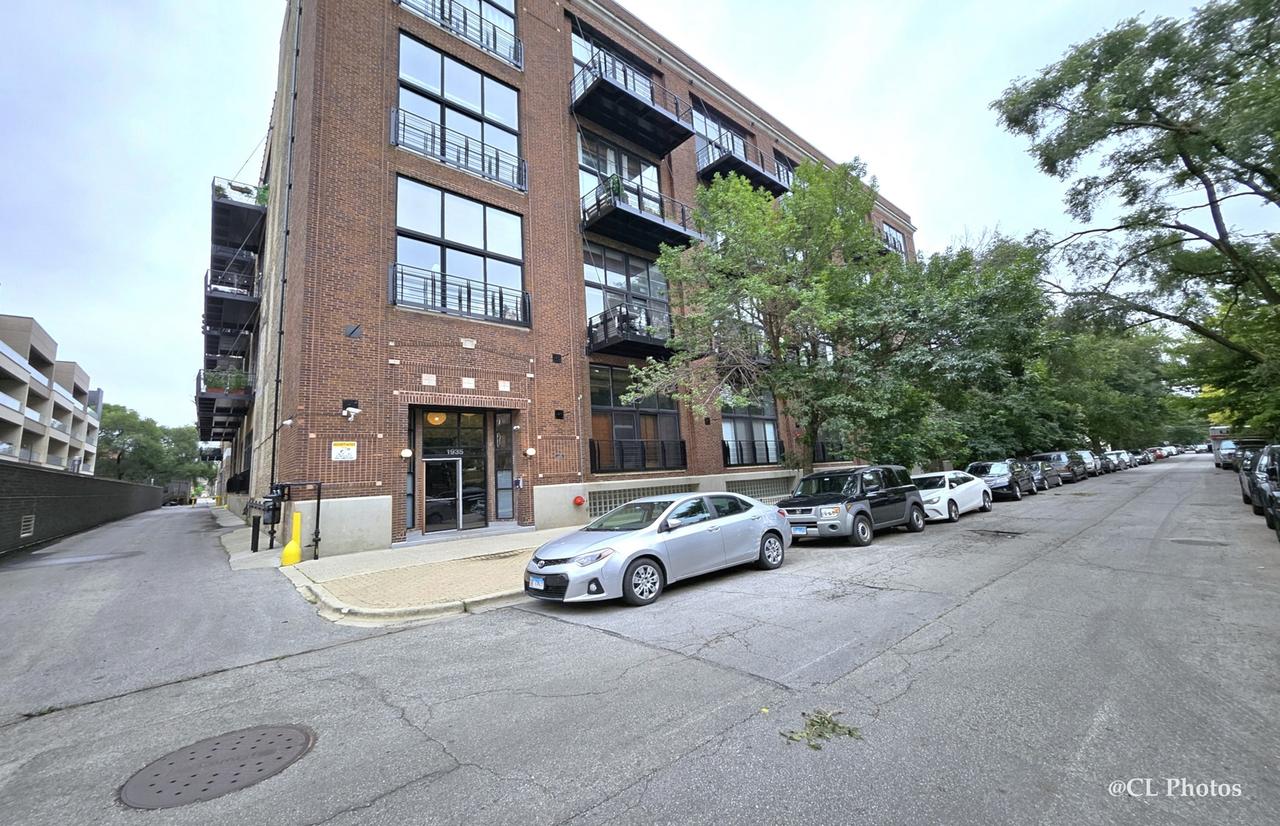 1935 N Fairfield Ave. #411, Chicago, IL 60647