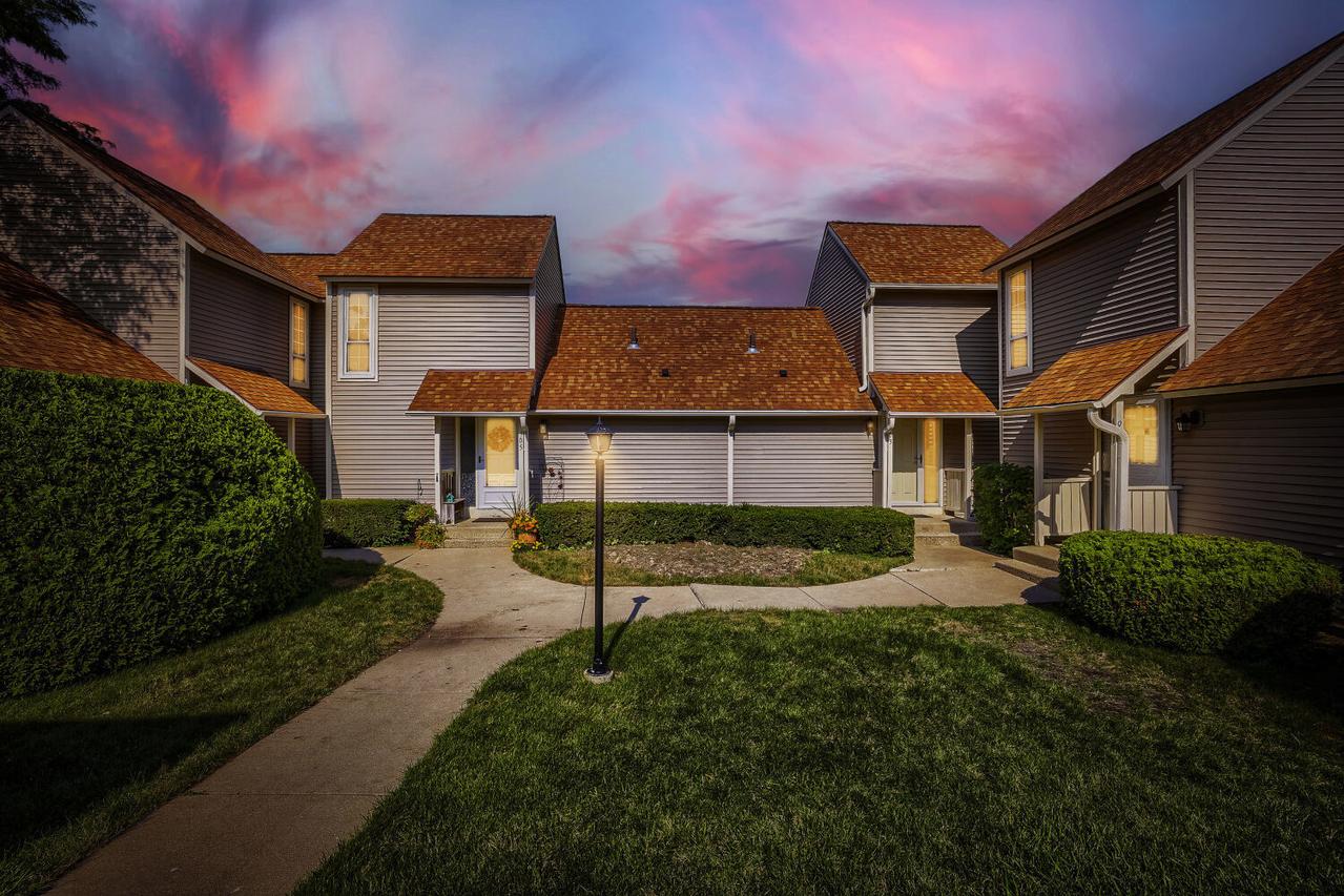 901 Vose Dr., Gurnee, IL 60031