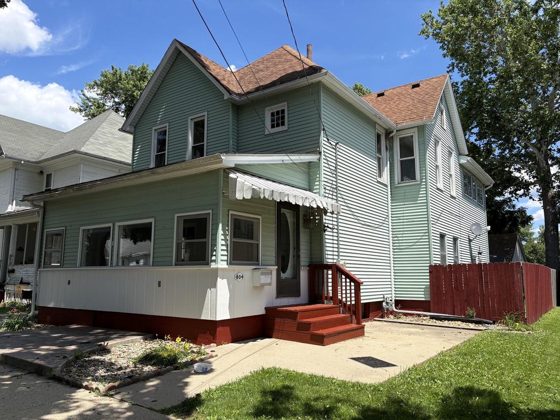 804 N Jackson St., Clinton, IL 61727