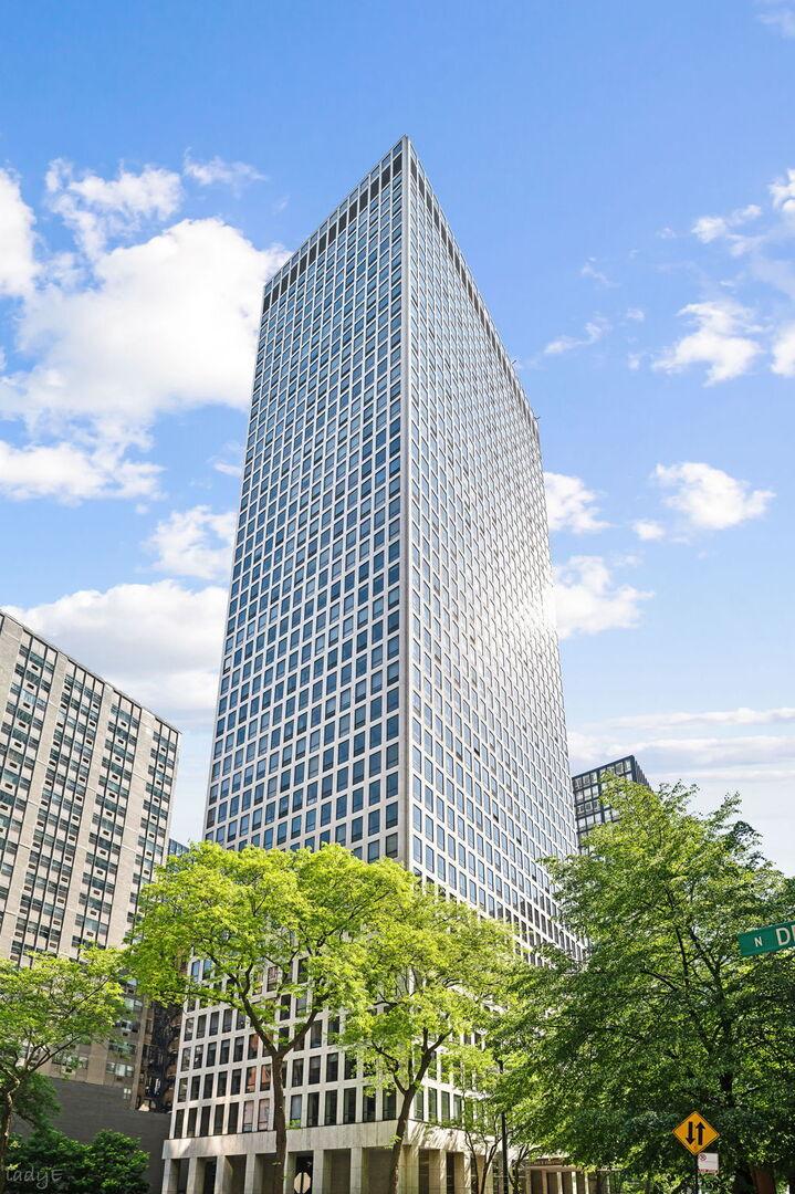 260 E Chestnut St. #512, Chicago, IL 60611