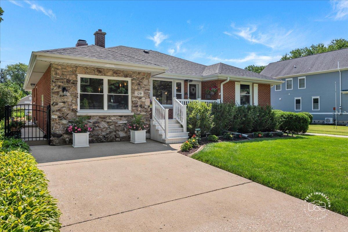 129 S Hudson St., Westmont, IL 60559