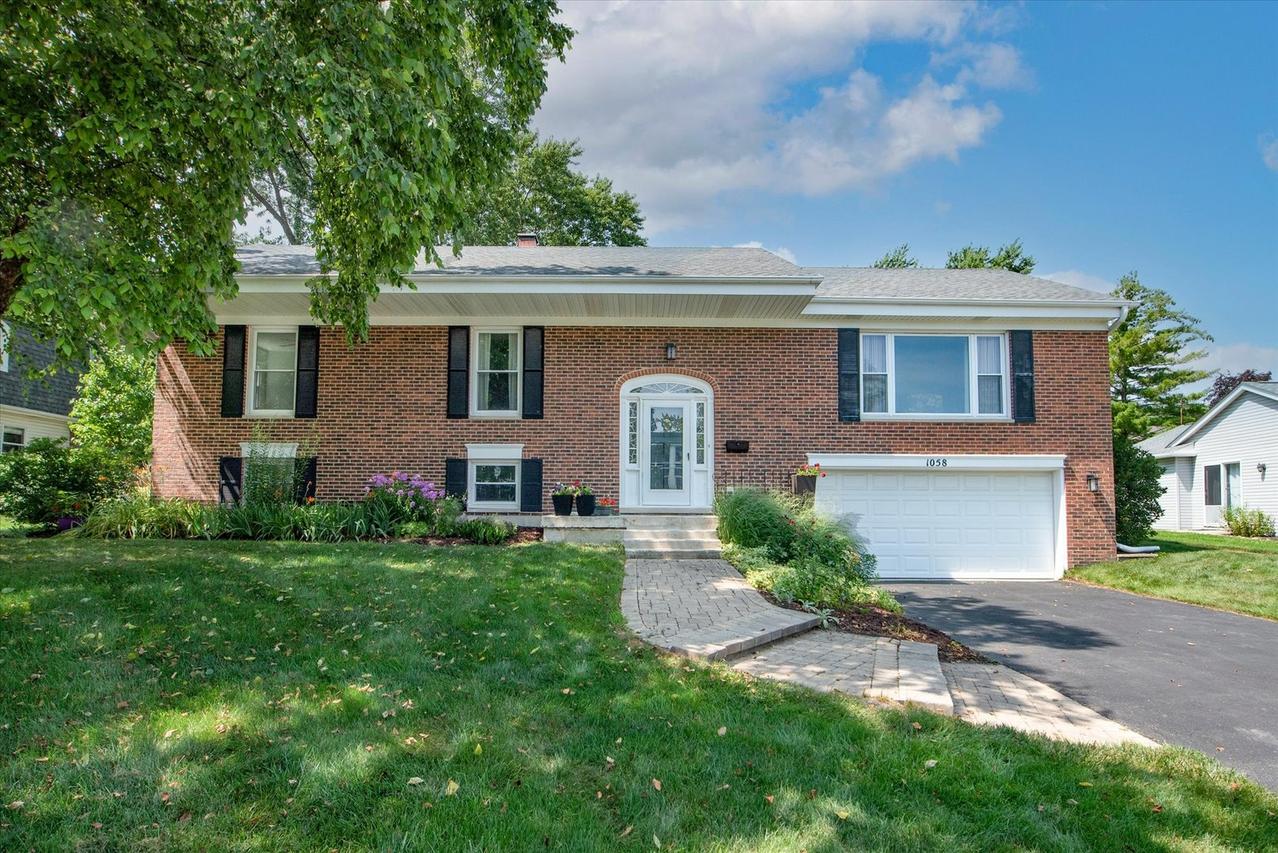 1058 W Illinois Ave., Palatine, IL 60067