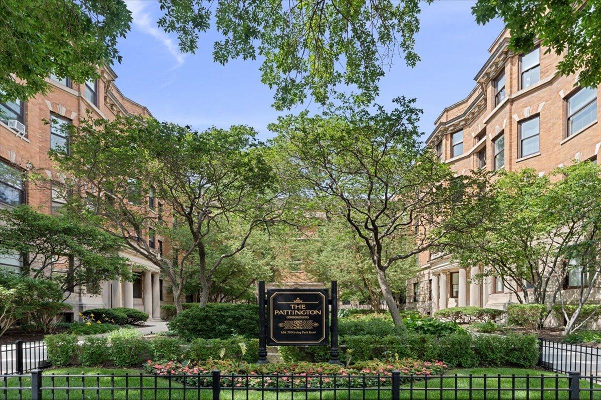 684 W Irving Park Rd. #E5, Chicago, IL 60613