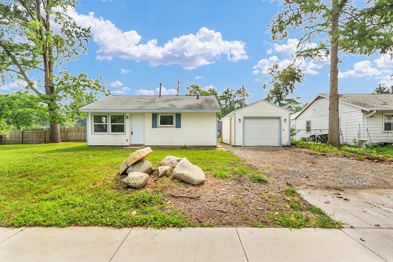 1408 Hedge Rd., Champaign, IL 61821