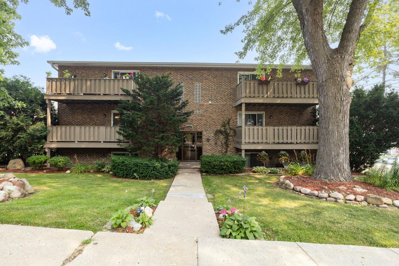 207 Fremont St. #3, Woodstock, IL 60098