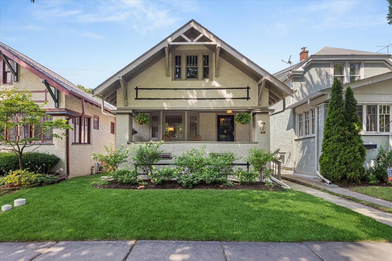 735 Gunderson Ave., Oak Park, IL 60304
