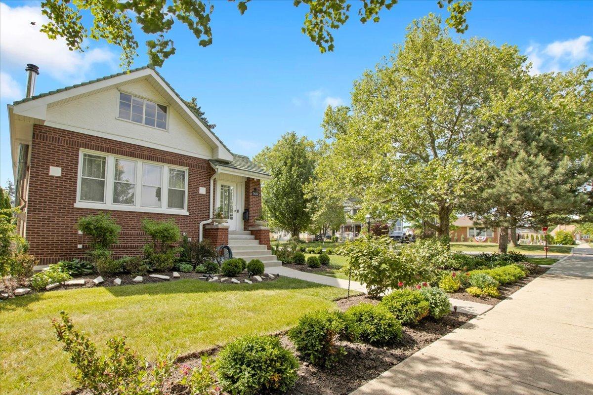 5661 N New Hampshire Ave., Chicago, IL 60631
