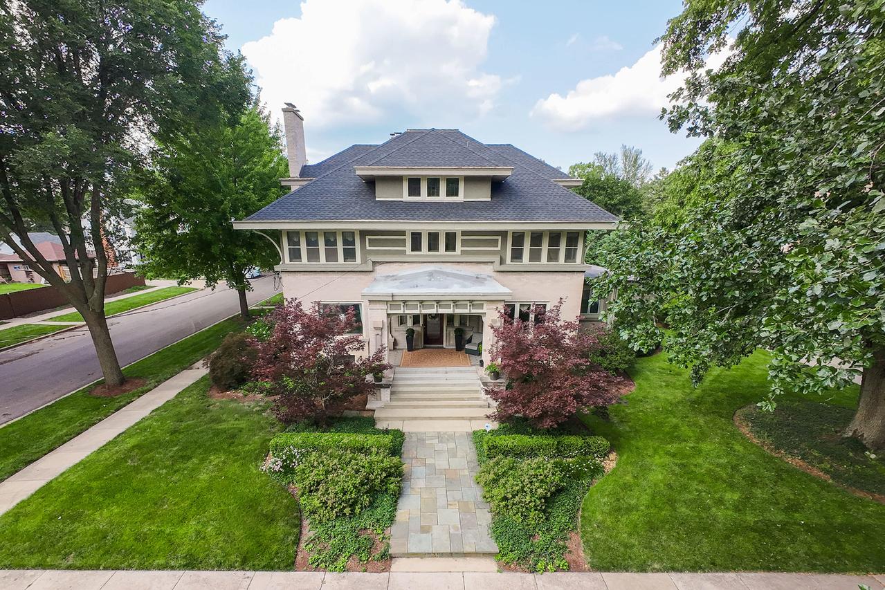 729 W Downer Pl., Aurora, IL 60506