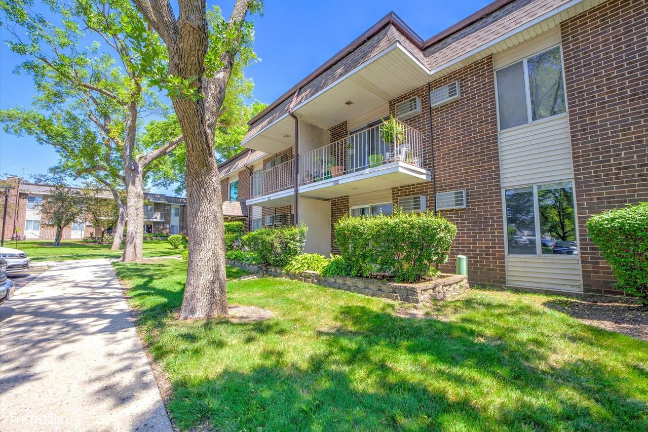 1103 Miller Ln. #105, Buffalo Grove, IL 60089