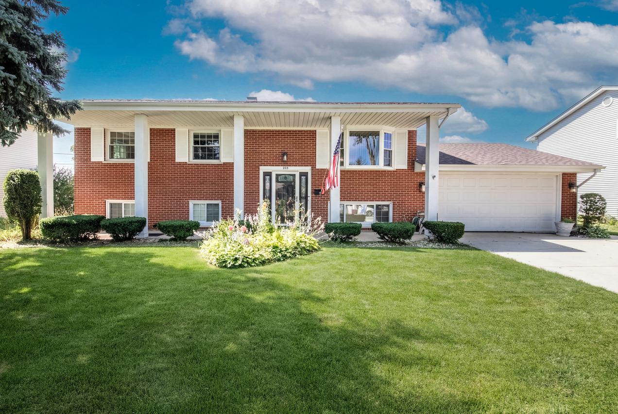 255 Leahy Cir., Des Plaines, IL 60016