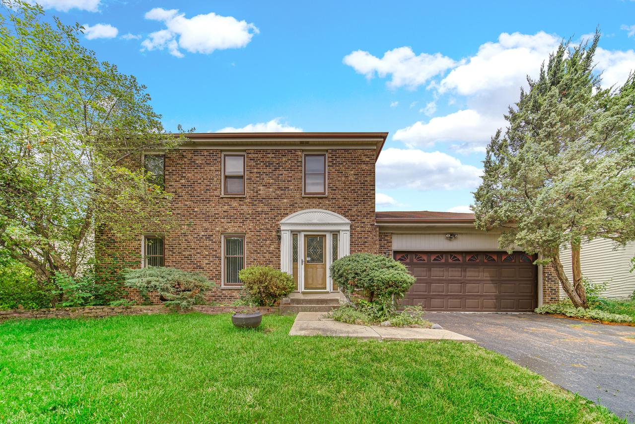 160 Chatham Ln., Roselle, IL 60172