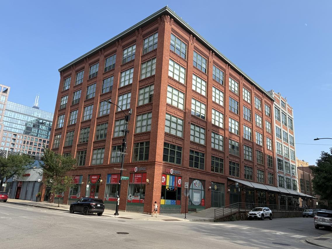 1017 W Washington Blvd. #2E, Chicago, IL 60607