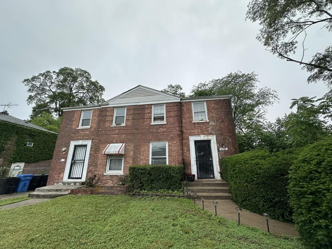 9742 S Hoxie Ave., Chicago, IL 60617
