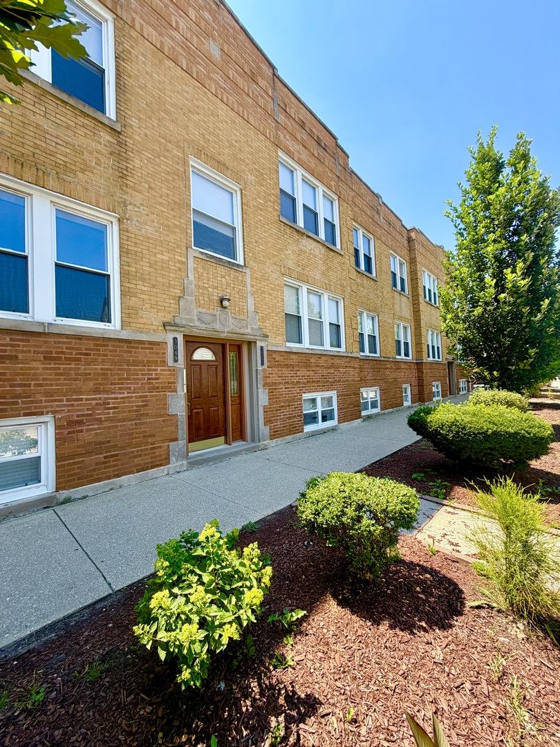 3049 W Grace St. #1, Chicago, IL 60618