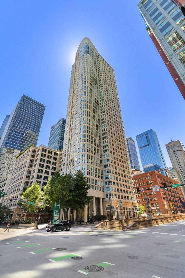 345 N La Salle Dr. #3401, Chicago, IL 60654