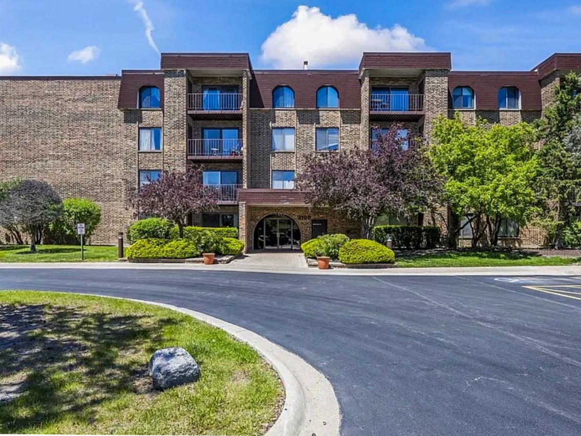 2100 Valencia Dr. #300B, Northbrook, IL 60062